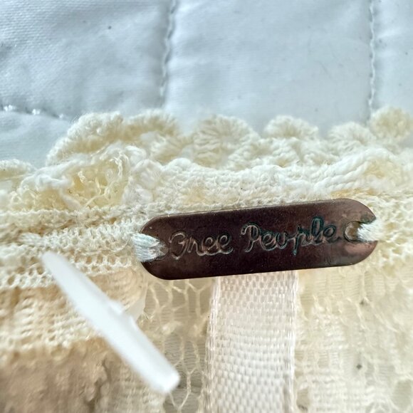 Free People XS Lace Peplum Top Beige & Black Floral Embroidery Short Bell Sleeve - Picture 4 of 7